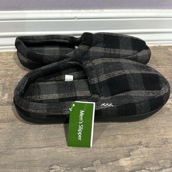 Slippers - Picture 2 of 5